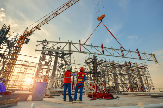 construction-worker-truss-installation-33835-781.jpg